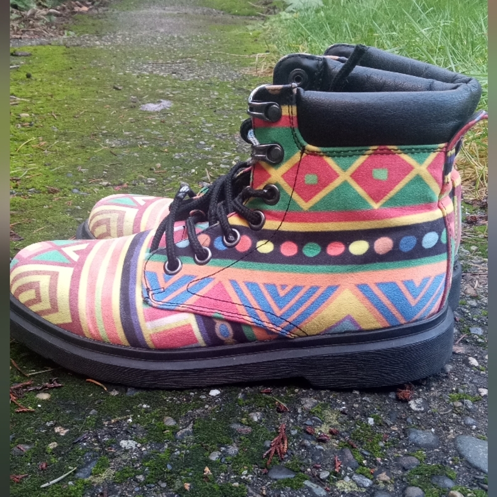 Colorful Geometric Pattern Boots - Picture 4 of 7